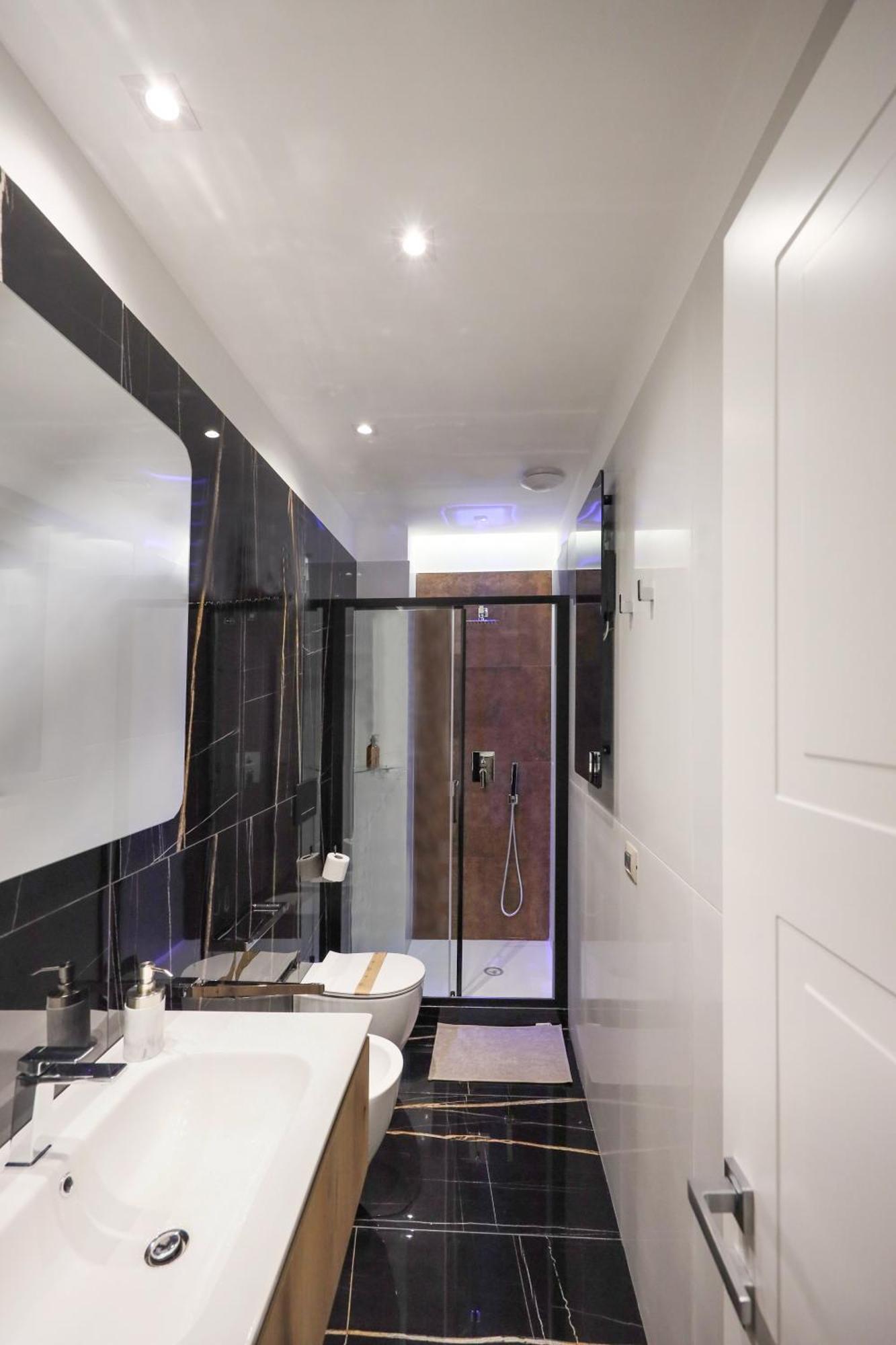 Visconti 46 Central Apartments Бари Екстериор снимка